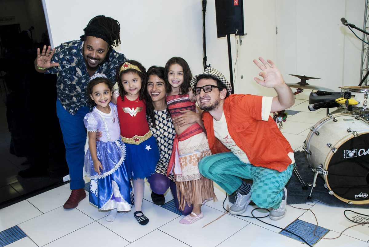 foto com os personagens do show