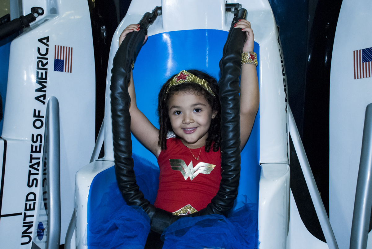 brincando no elevador