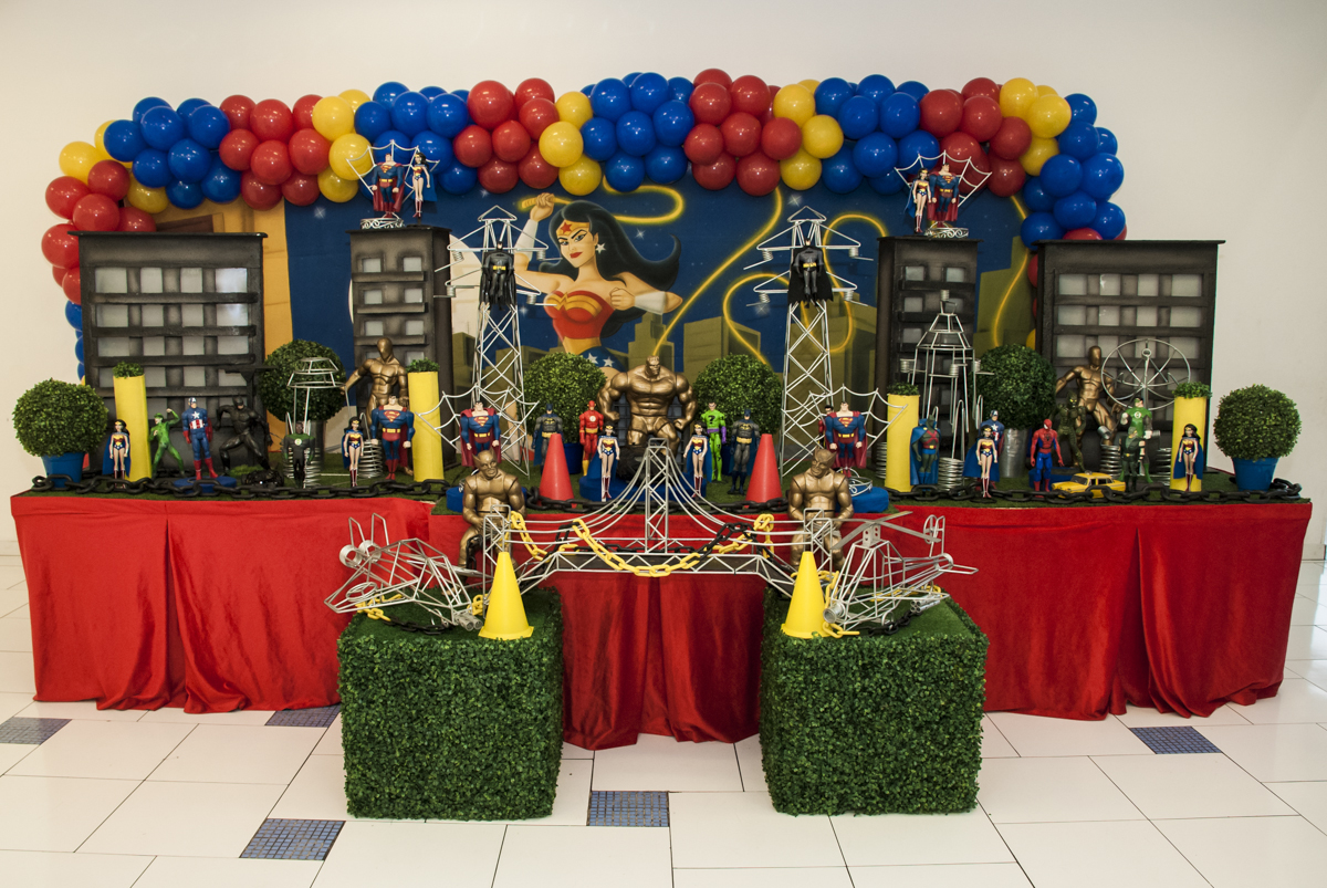 mesa temática Liga da Justiça