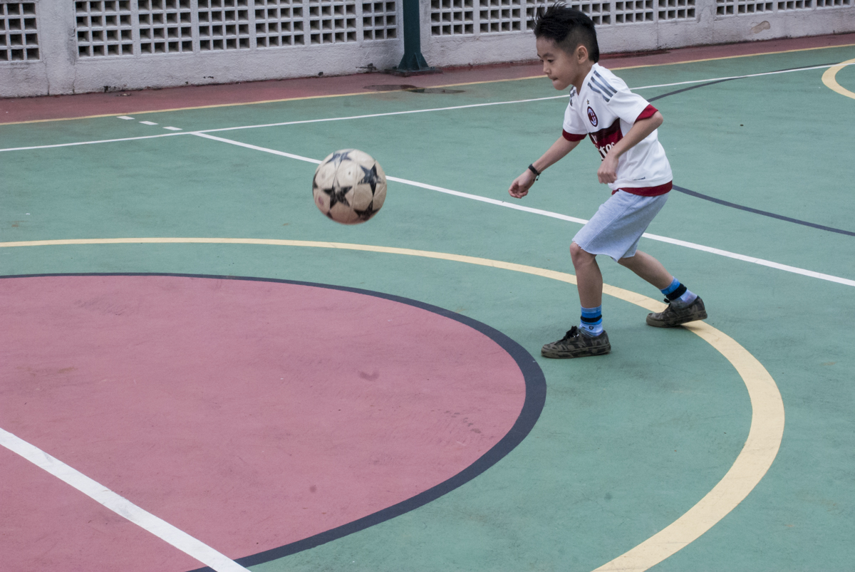 jogo de futebol com os amigos