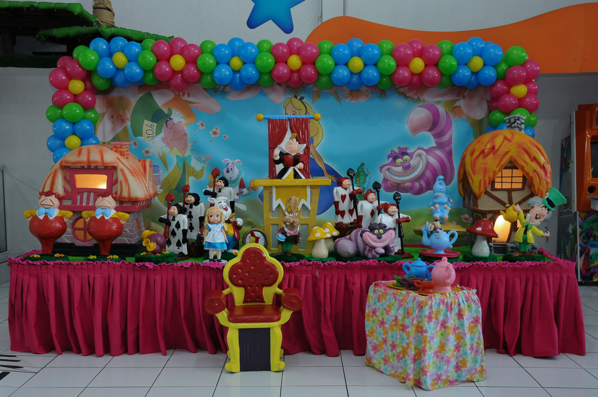 Mesa Alice no País das Maravilhas Buffet Magic Joy