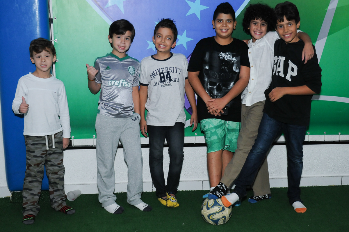 Fotografia dos amiguinhos no futebor no Buffet Magic Joy