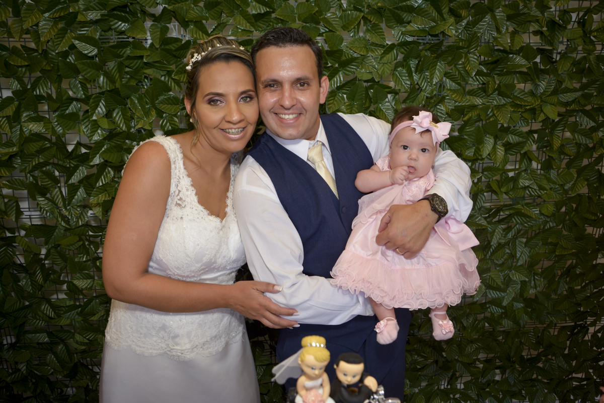 foto com o bebê da amiga