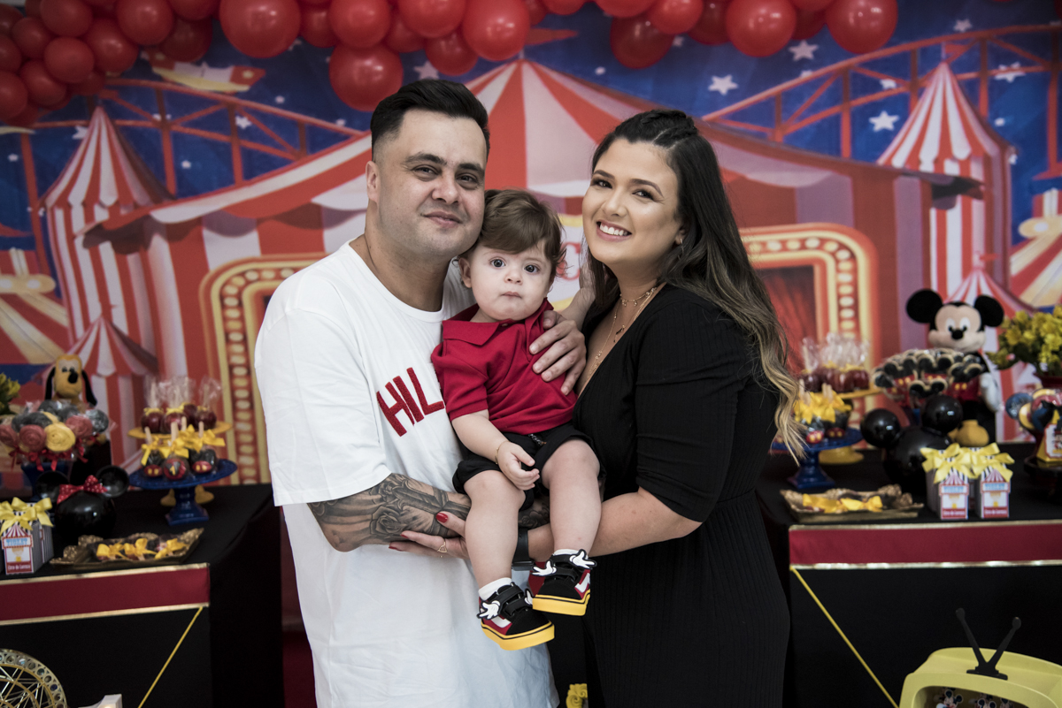 foto com os pais na mesa tempatica