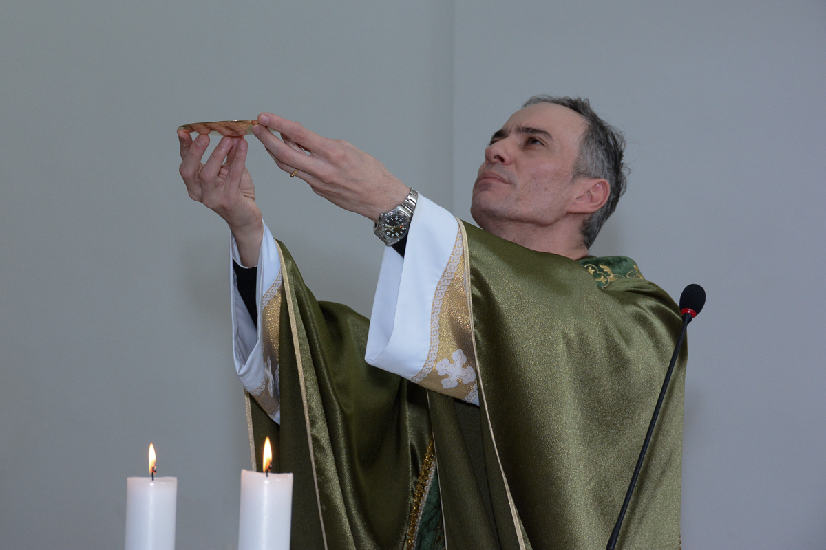Benção da Hóstia na Igreja Santa Gema Galgani, Osasco-SP