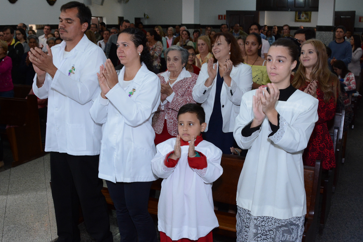 todos felizes durante a cerimônia na Igreja Santa Gema Galgani, Osasco-SP