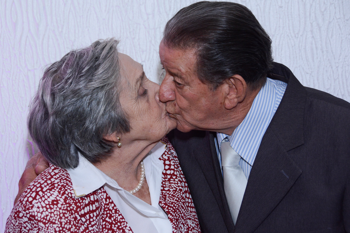 Beijo do casal no Buffet Yumi, Osaco- SP