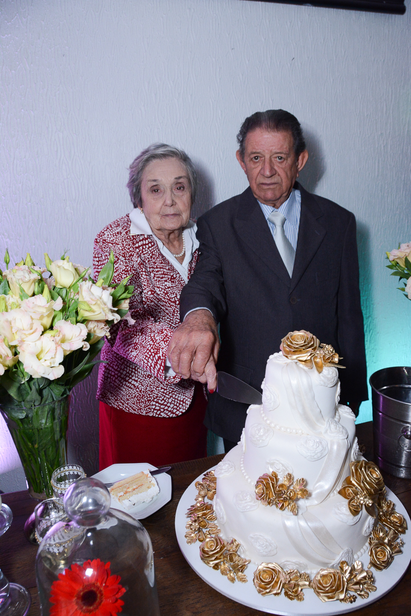 Corte do bolo no Buffet Yumi, Osaco- SP