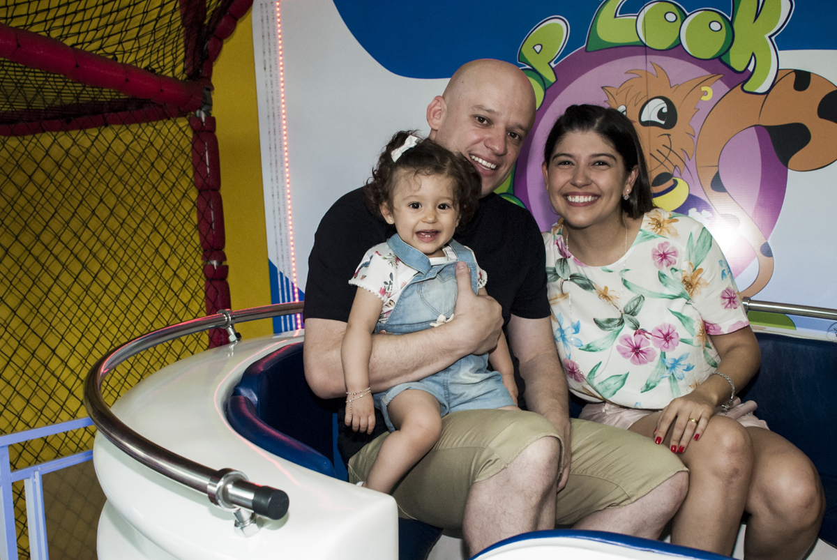 brincando no brinquedo labamaba