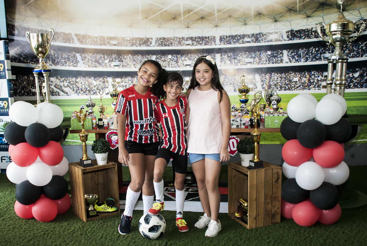 recebendo as amigas para a festa e jogo de futebol