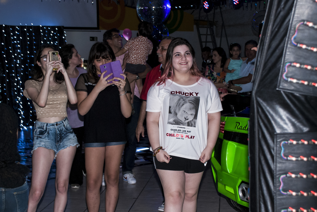 A aniversariante vai receber o robô