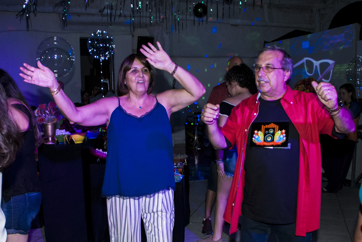 Quem não perde uma música são os avós