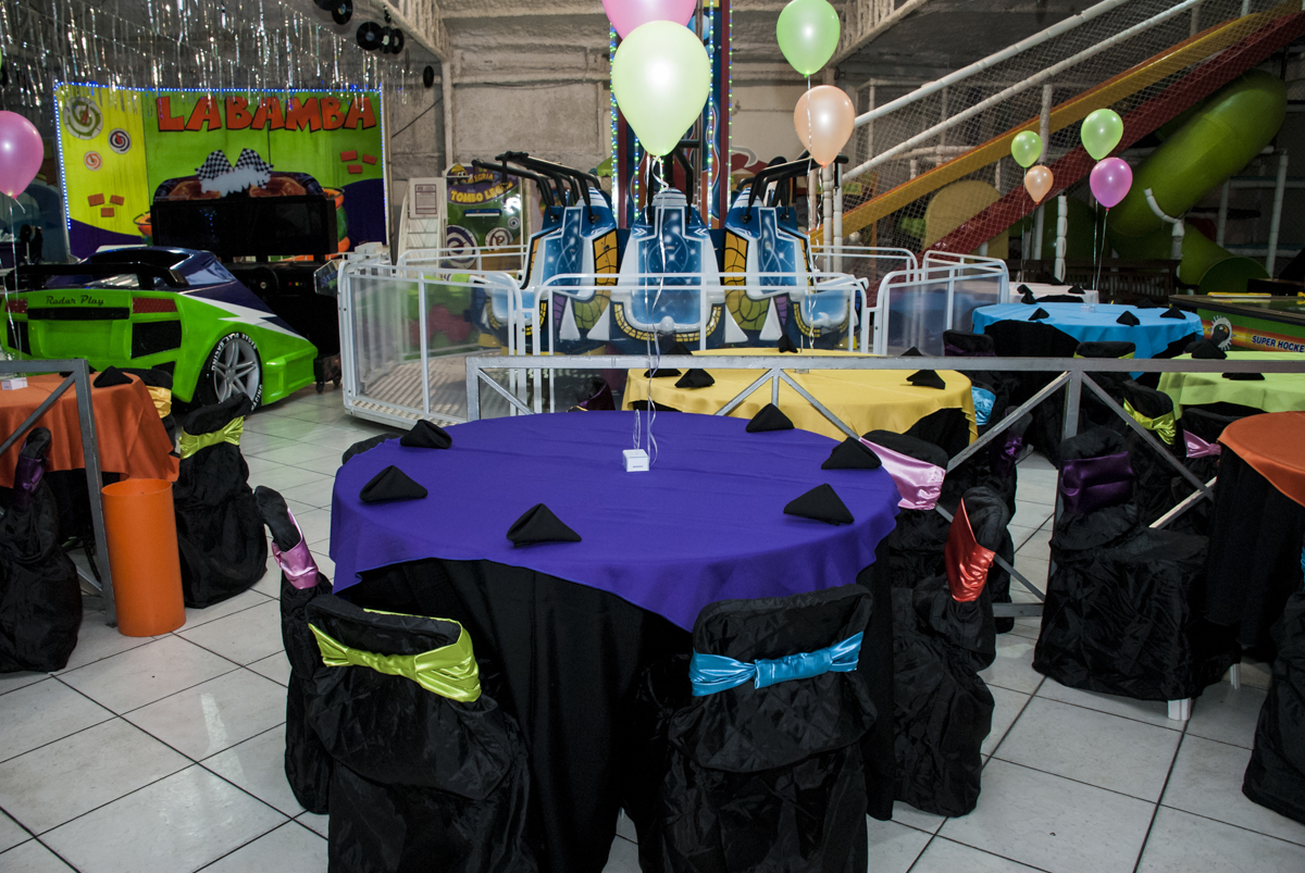 mesas decoradas com balões