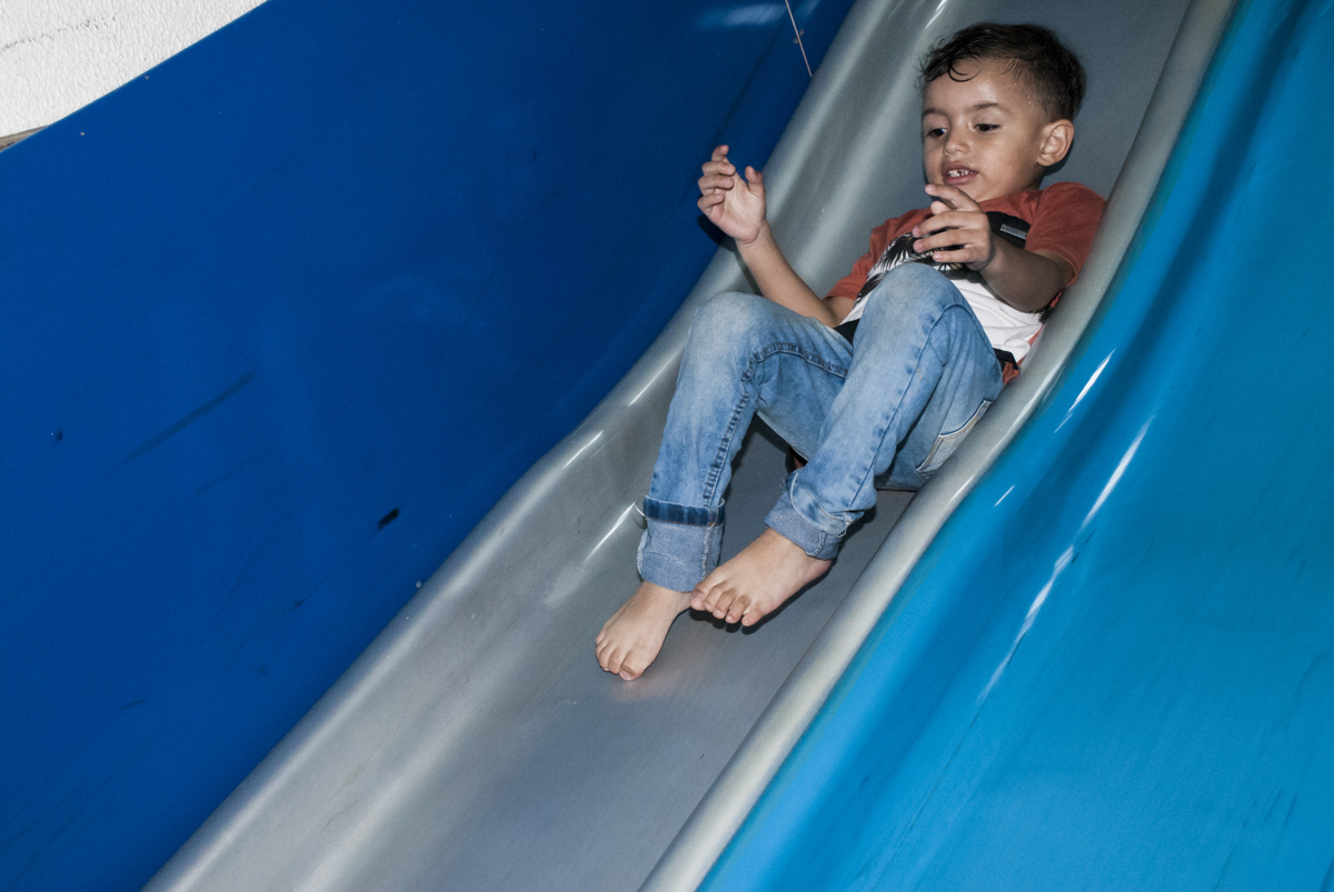 escorregador divertido e disputado pelas crianças