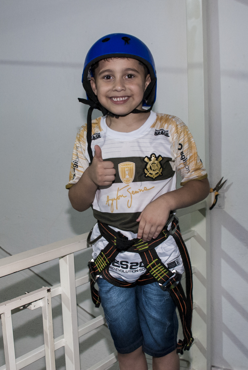 feliz posa para a foto