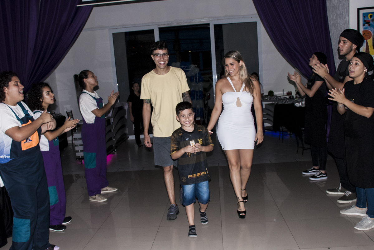 entrada da família para a festa