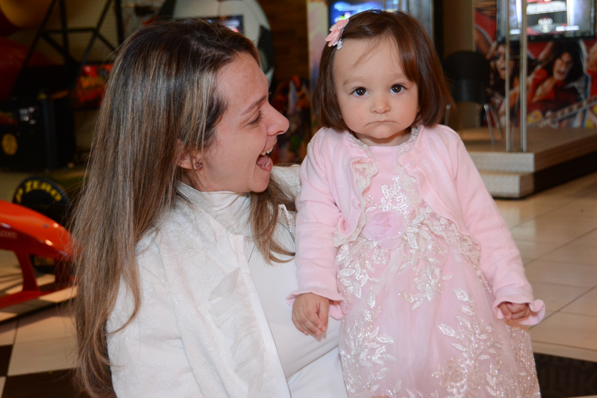 Mamãe feliz com Lorena  no Buffet Planeta Kids, São Paulo - SP