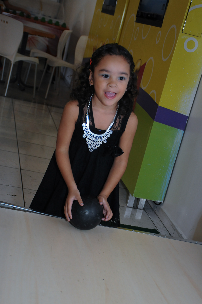 Anna Carolina jogando  Buffet Zureta-Osasco -SP