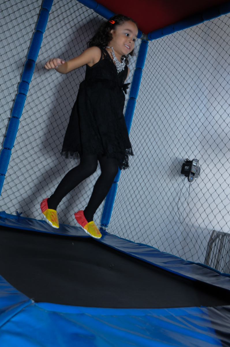 Anna Carolina no pula pula  Buffet Zureta-Osasco -SP