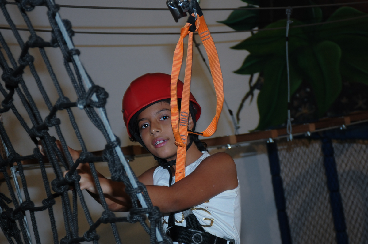 amiguinho na tirolesa  Buffet Zureta-Osasco -SP