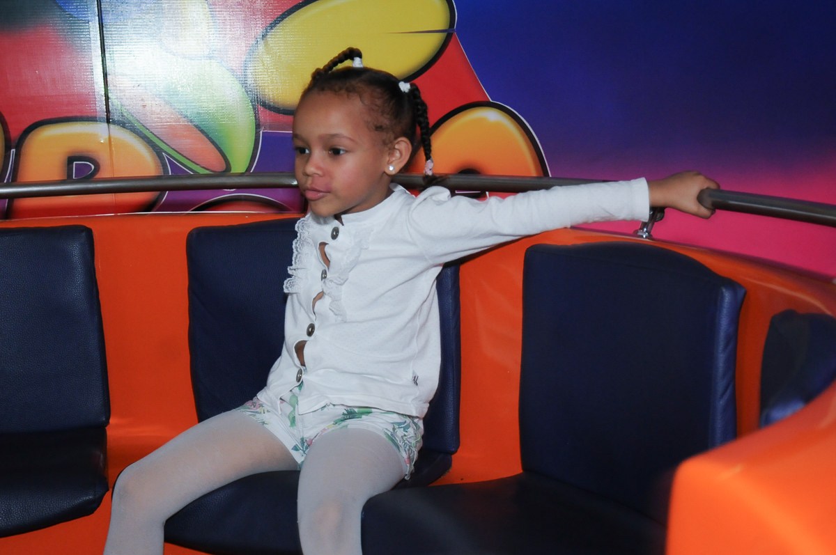 Amiguinha de Ana no Labamba  Buffet Zureta-Osasco -SP