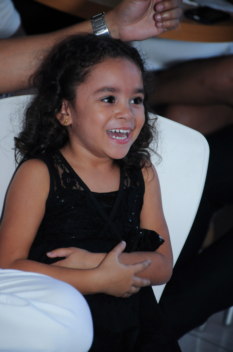 Risada da Anna assistindo a retrospectiva  Buffet Zureta-Osasco -SP