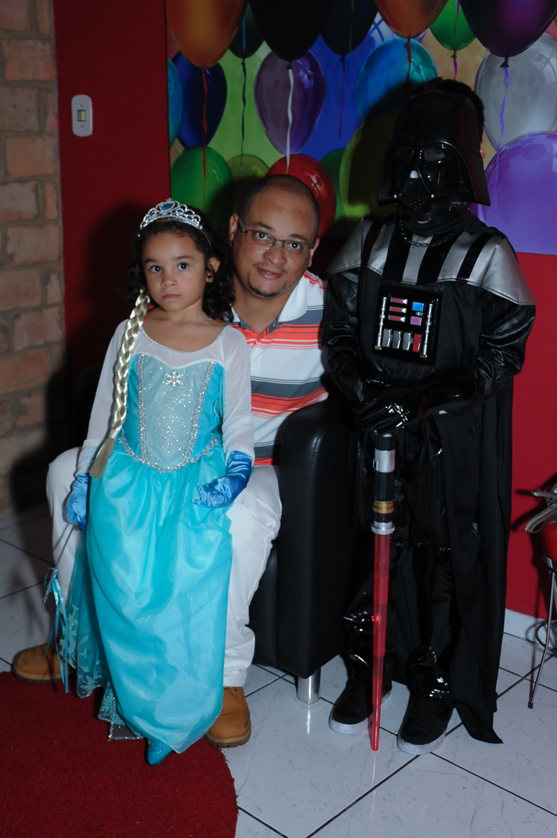 Cantando parabéns para Gabriel e Anna no  Buffet Zureta-Osasco -SP