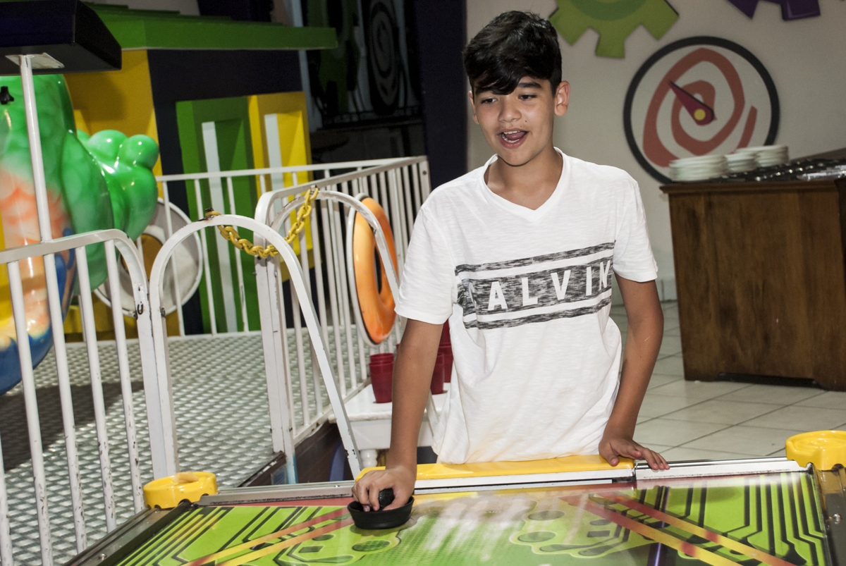 fazendo gol no adversário