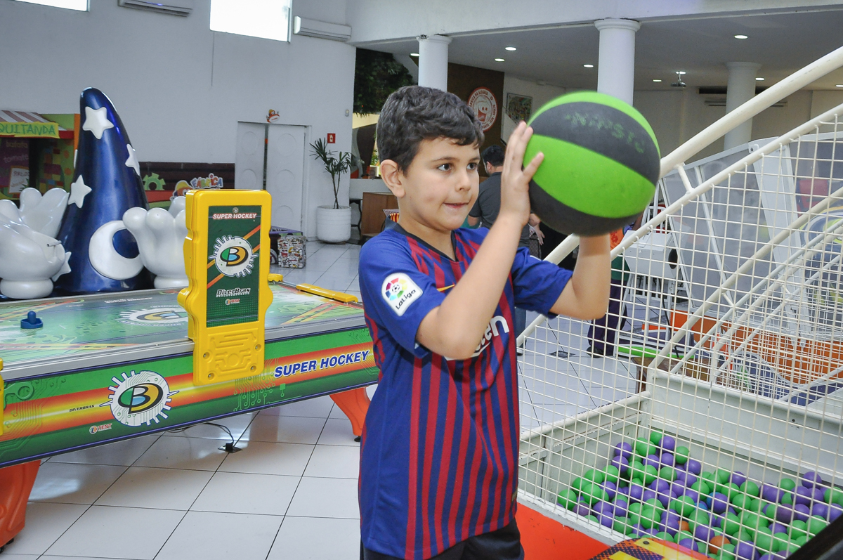 Jogo de basquete bol divertido