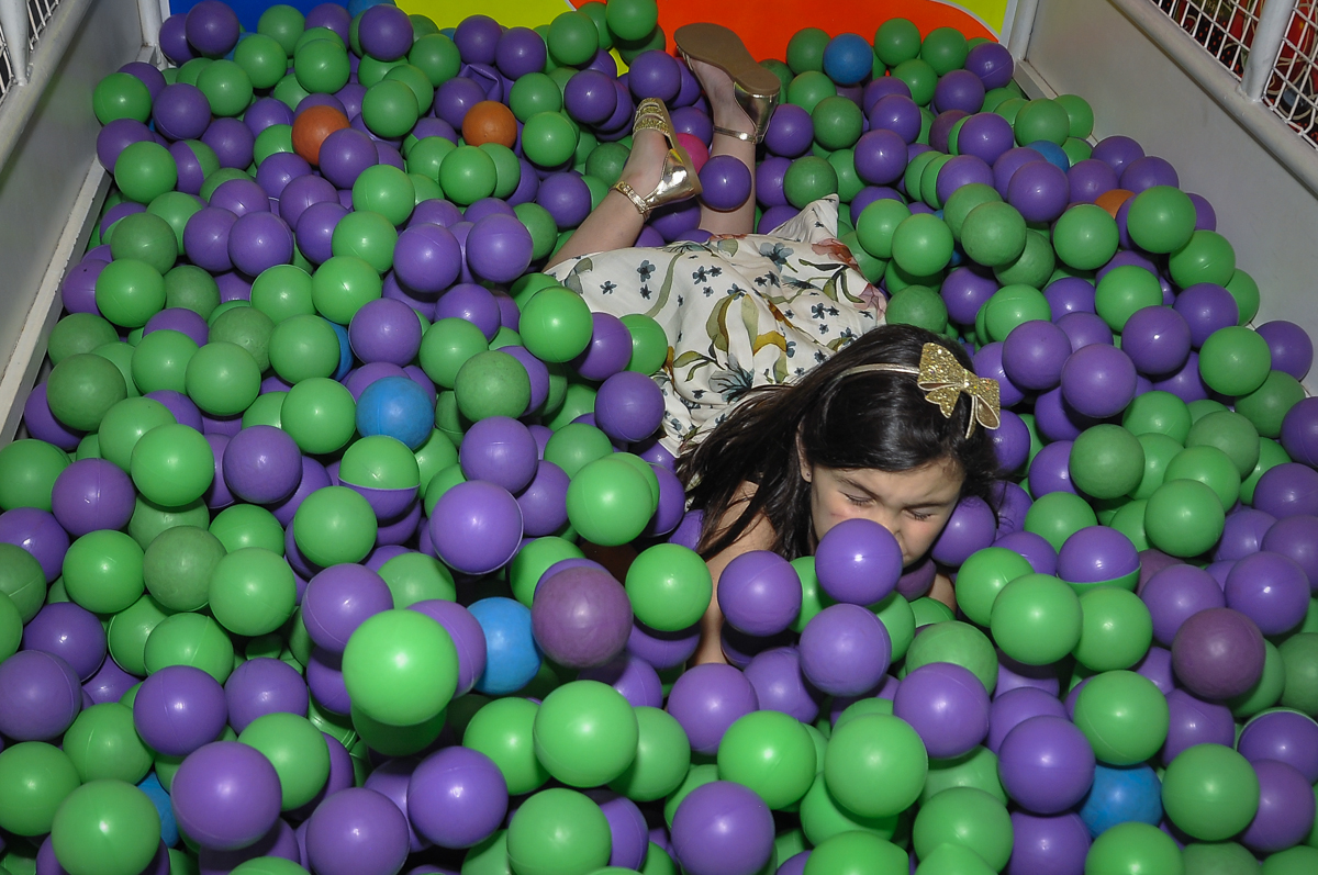 caiu na piscina de bolinhas