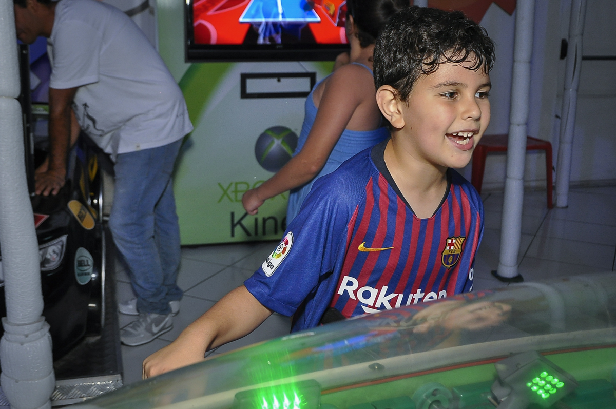 jogo de futebol de mesa com os amigos