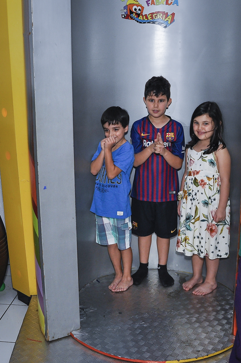 saindo da máquina do parabéns