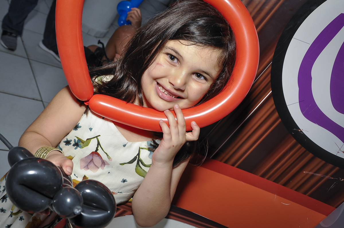 A irmã se despede da festa muito feliz