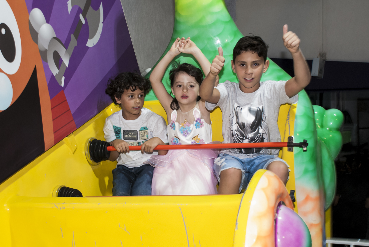 diversão garantida no barco vikcing