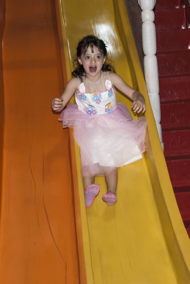 quanta alegria no escorregador