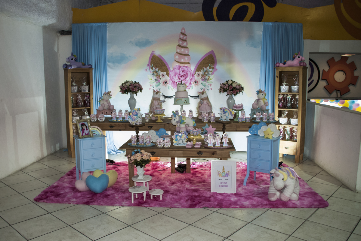 mesa temática Unicórnio