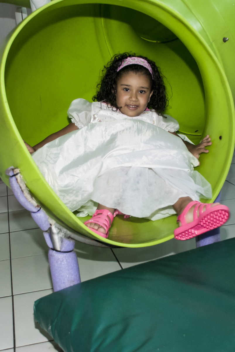 A convidada também se diverte no bronquedão