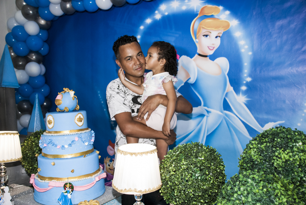 beijo carinhoso no papai