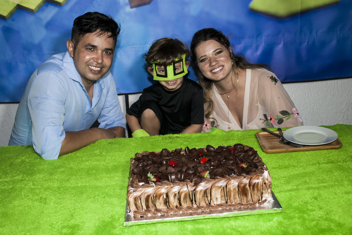 foto da família junto ao bolo