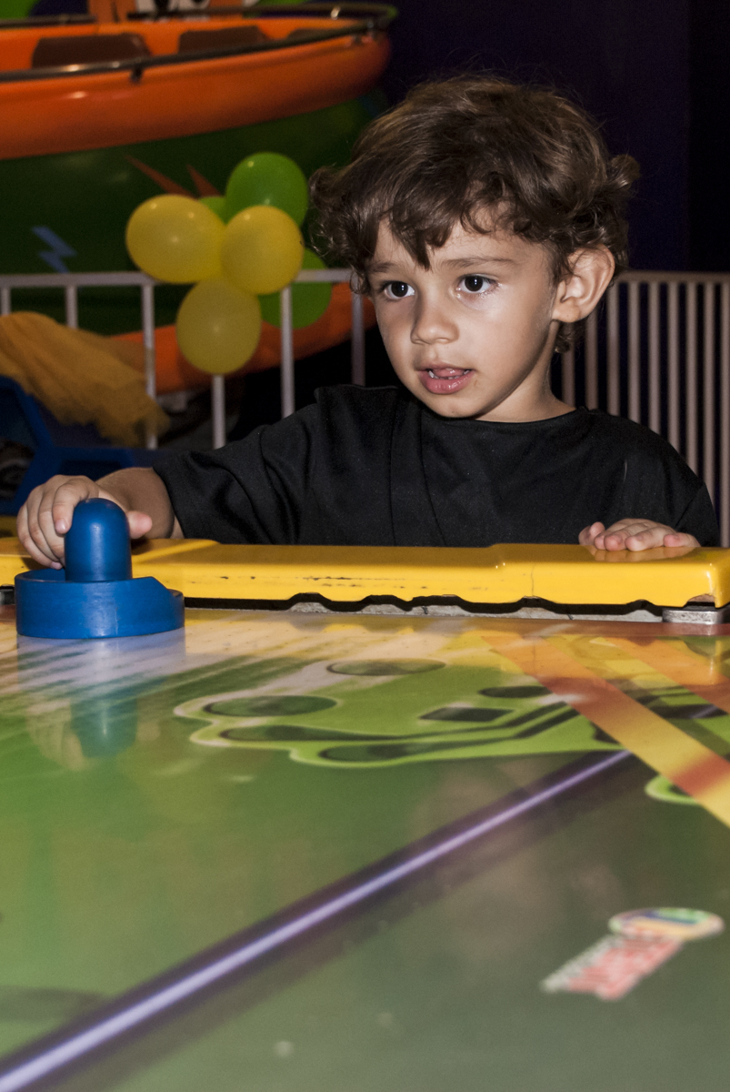 jogo de futebol de mesa disputado