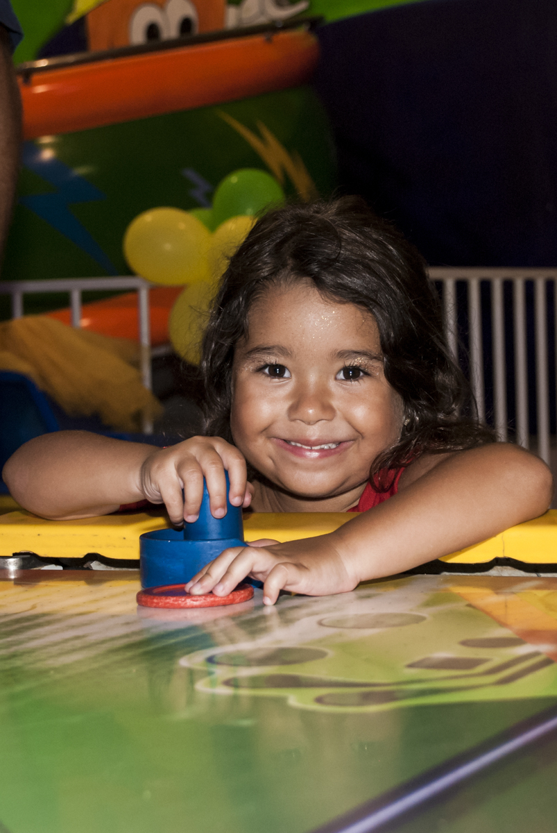 fazendo gol no futebol de mesa