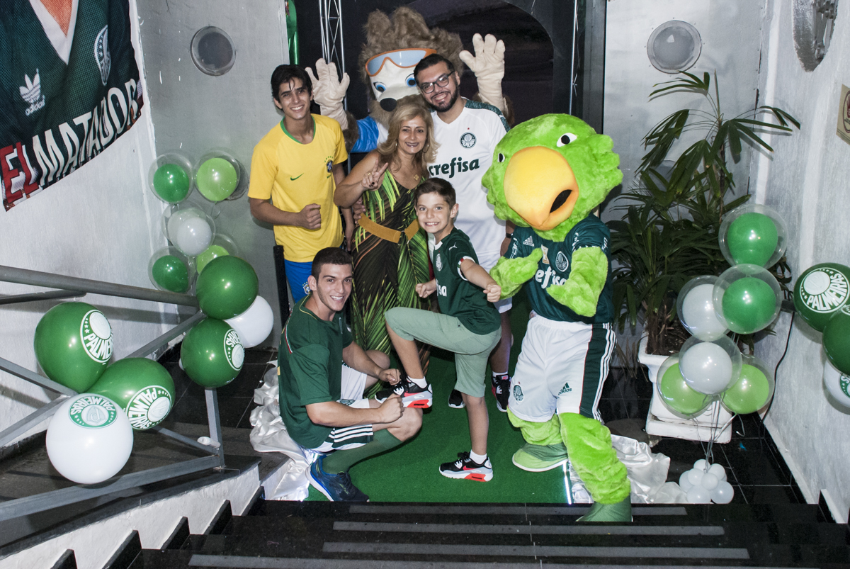 entrada com os animadores da festa