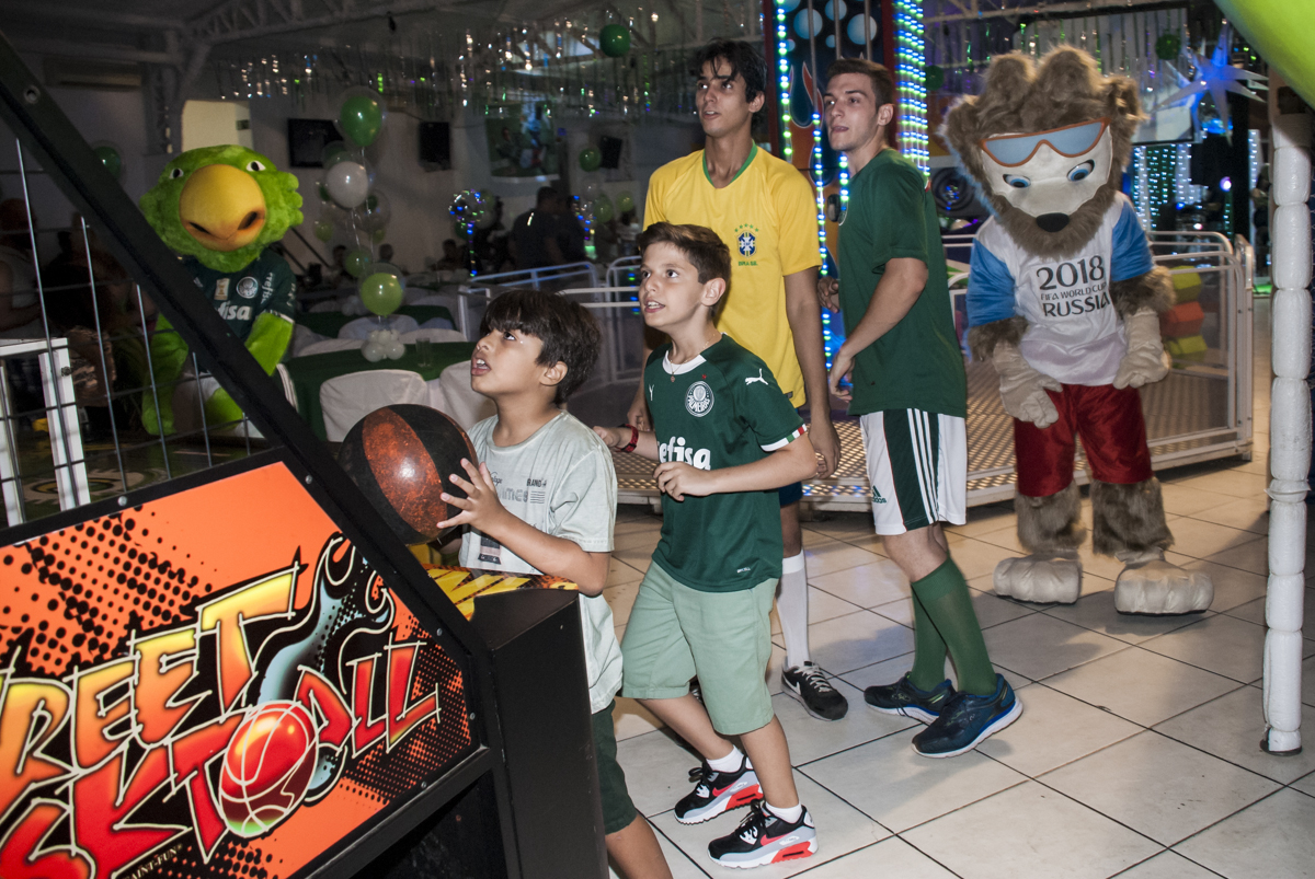 jogo divertido de basquete bol