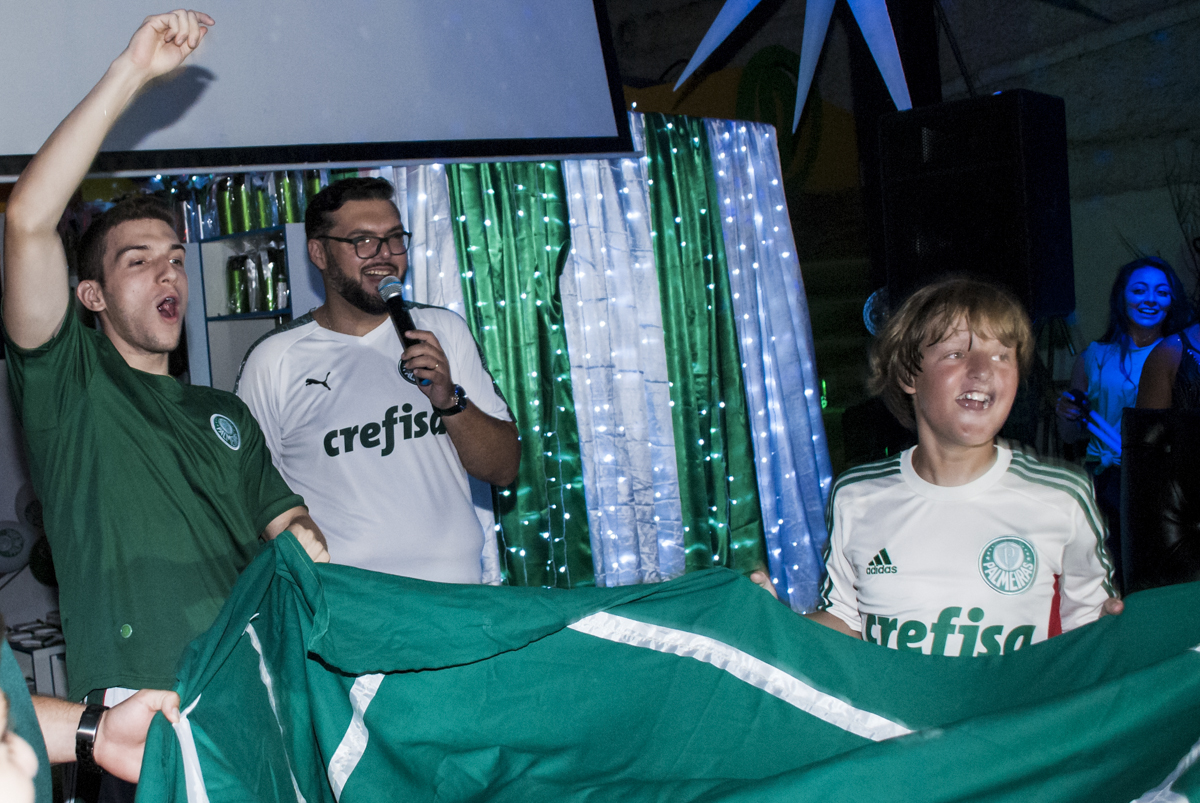 narrando o jogo de futebol