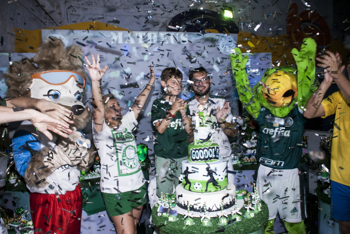 chuva de papel picados