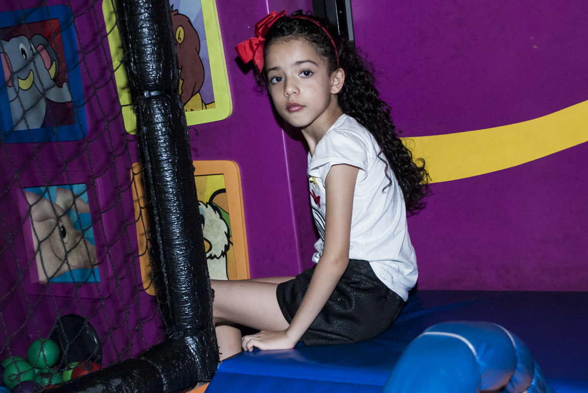 posando para a foto como uma princesa