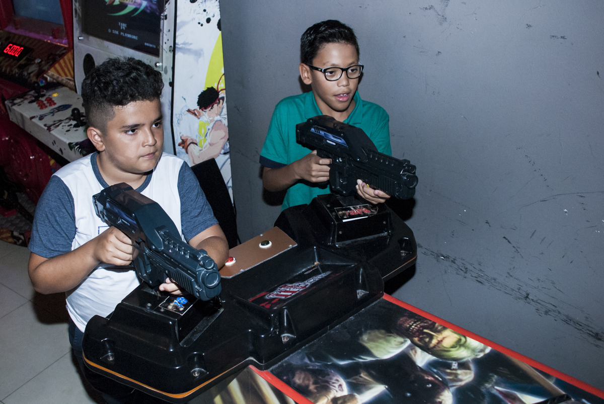 brincando no tiro ao alvo