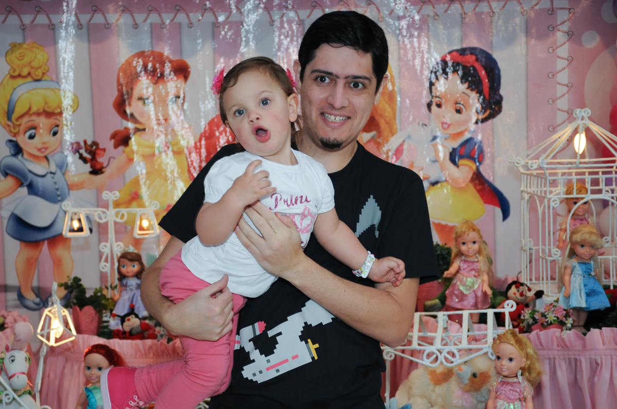 Valentina e o titio no Buffet Fábrica da Alegria, Osasco