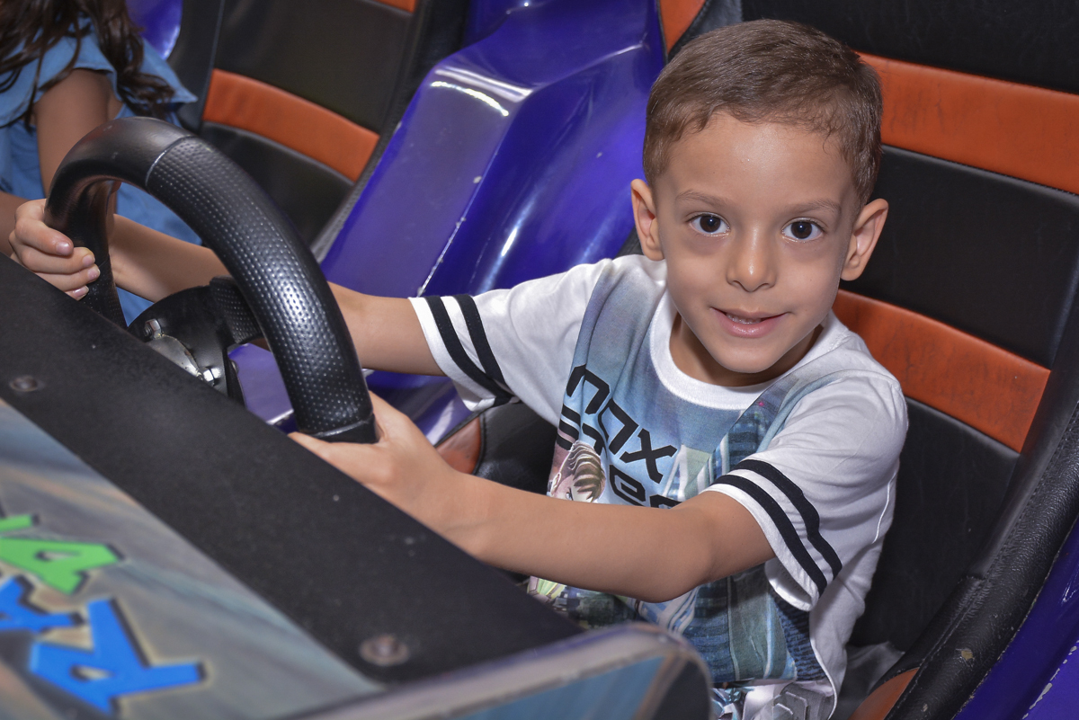 curtindo o simulador de corridas