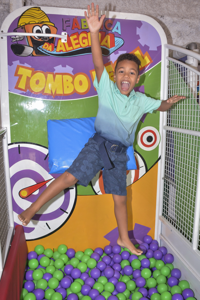 pulo espetacular nas bolinhas